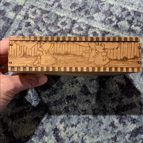 Vintage prairie girls swinging scene Wooden hinged box 6 x 5 x 2”rare find - Picture 9 of 10